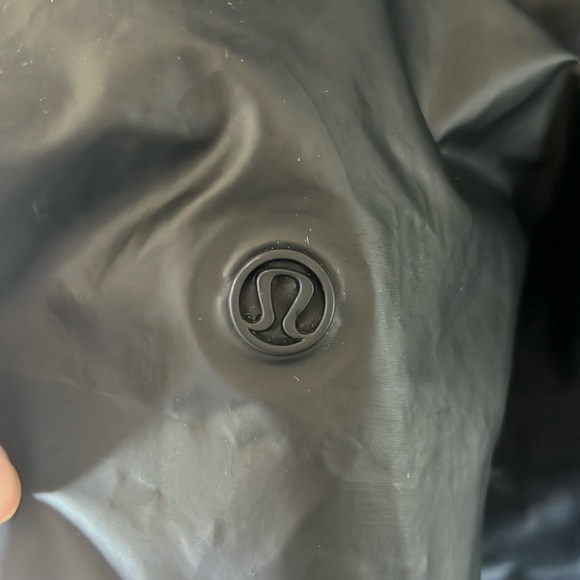 Lululemon into the drizzle black raincoat - Picture 10 of 16